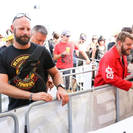 Nova Rock Day 2 [Focus: Autogrammzelt]