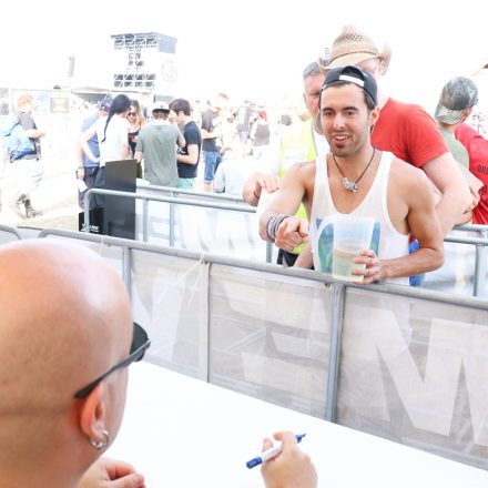 Nova Rock Day 2 [Focus: Autogrammzelt]