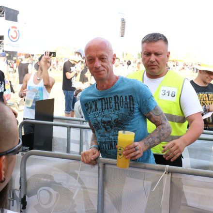 Nova Rock Day 2 [Focus: Autogrammzelt]