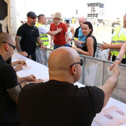 Nova Rock Day 2 [Focus: Autogrammzelt]