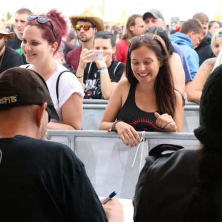 Nova Rock Day 3 [Focus: Autogrammzelt]