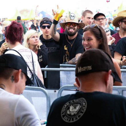Nova Rock Day 3 [Focus: Autogrammzelt]