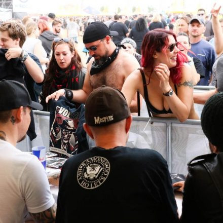 Nova Rock Day 3 [Focus: Autogrammzelt]