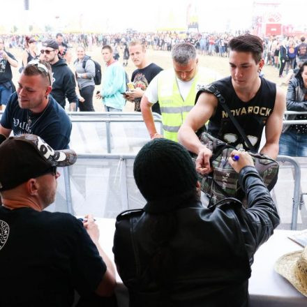 Nova Rock Day 3 [Focus: Autogrammzelt]