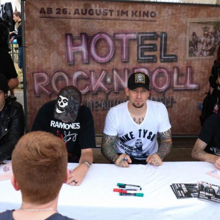 Nova Rock Day 3 [Focus: Autogrammzelt]