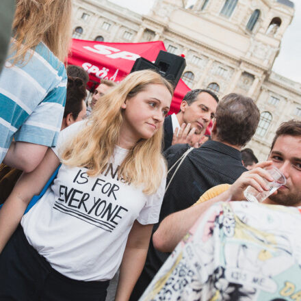 Man bringe den Spritzwein - Anstoß zum Abschluss @ Maria-Theresien-Platz Wien