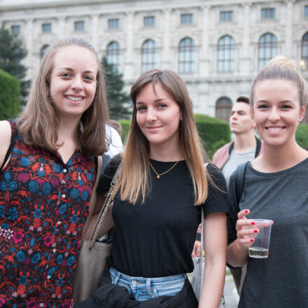 Man bringe den Spritzwein - Anstoß zum Abschluss @ Maria-Theresien-Platz Wien