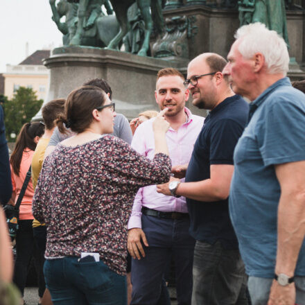 Man bringe den Spritzwein - Anstoß zum Abschluss @ Maria-Theresien-Platz Wien