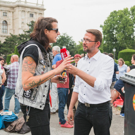 Man bringe den Spritzwein - Anstoß zum Abschluss @ Maria-Theresien-Platz Wien