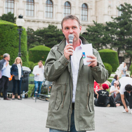 Man bringe den Spritzwein - Anstoß zum Abschluss @ Maria-Theresien-Platz Wien