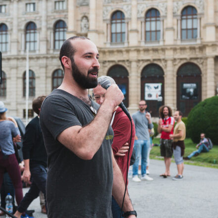 Man bringe den Spritzwein - Anstoß zum Abschluss @ Maria-Theresien-Platz Wien