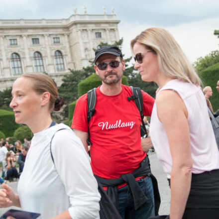 Man bringe den Spritzwein - Anstoß zum Abschluss @ Maria-Theresien-Platz Wien