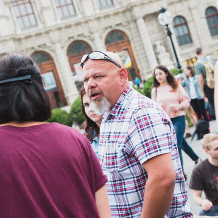 Man bringe den Spritzwein - Anstoß zum Abschluss @ Maria-Theresien-Platz Wien