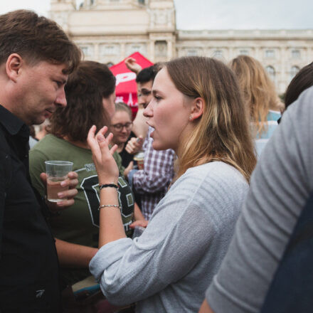 Man bringe den Spritzwein - Anstoß zum Abschluss @ Maria-Theresien-Platz Wien