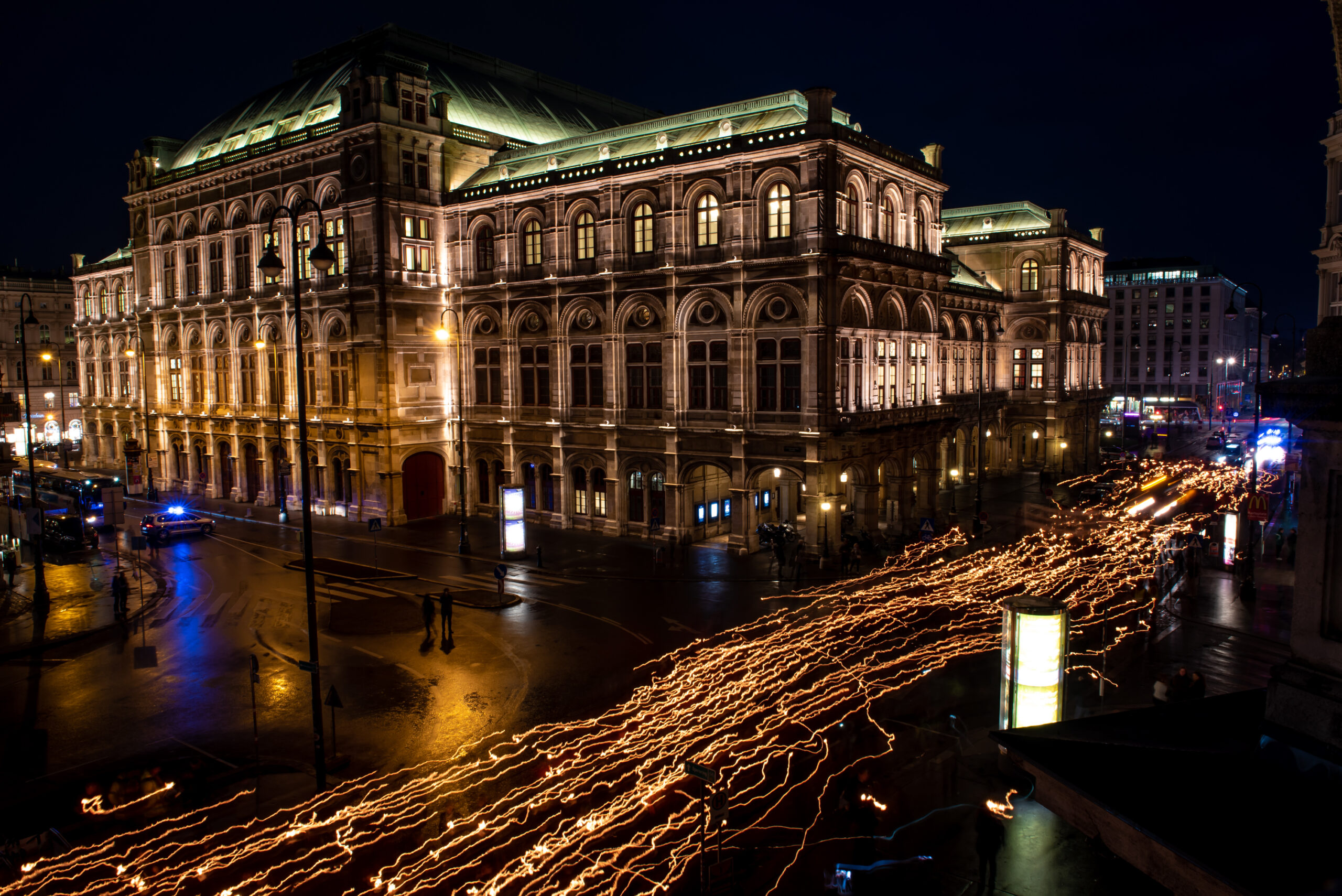 Fackelzug Demonstration: Schluss mit Rassismus! @ Opernring