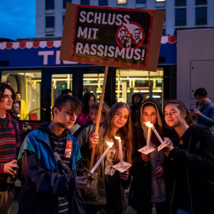 Fackelzug Demonstration: Schluss mit Rassismus! @ Opernring