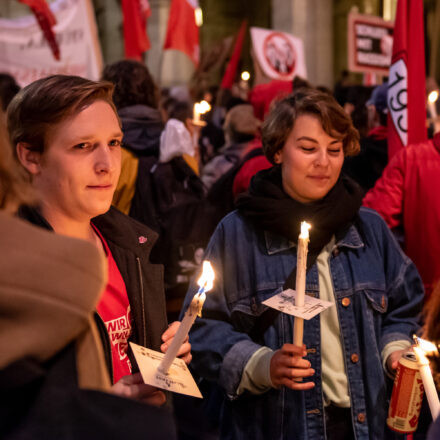 Fackelzug Demonstration: Schluss mit Rassismus! @ Opernring