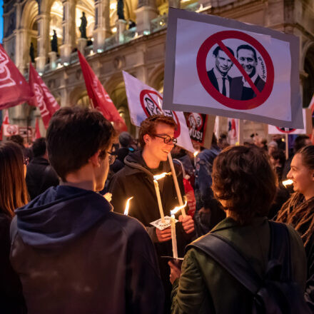 Fackelzug Demonstration: Schluss mit Rassismus! @ Opernring