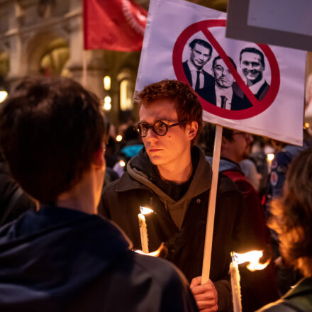 Fackelzug Demonstration: Schluss mit Rassismus! @ Opernring