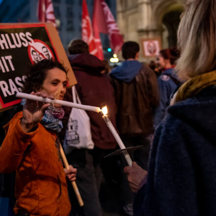 Fackelzug Demonstration: Schluss mit Rassismus! @ Opernring