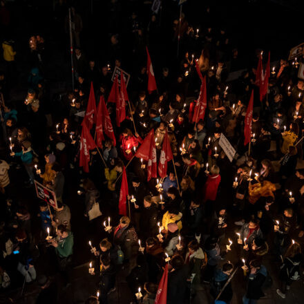 Fackelzug Demonstration: Schluss mit Rassismus! @ Opernring