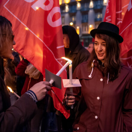 Fackelzug Demonstration: Schluss mit Rassismus! @ Opernring