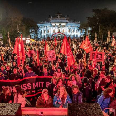 Fackelzug Demonstration: Schluss mit Rassismus! @ Opernring