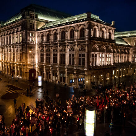 Fackelzug Demonstration: Schluss mit Rassismus! @ Opernring