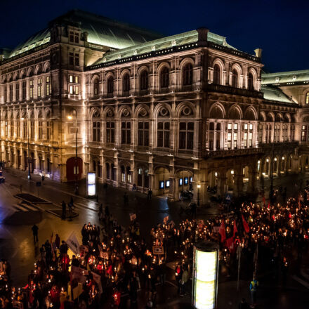 Fackelzug Demonstration: Schluss mit Rassismus! @ Opernring