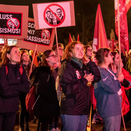 Fackelzug Demonstration: Schluss mit Rassismus! @ Opernring