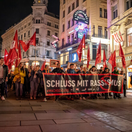 Fackelzug Demonstration: Schluss mit Rassismus! @ Opernring