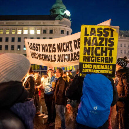 Fackelzug Demonstration: Schluss mit Rassismus! @ Opernring