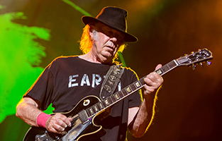 Neil Young & Crazy Horse @ Stadthalle D