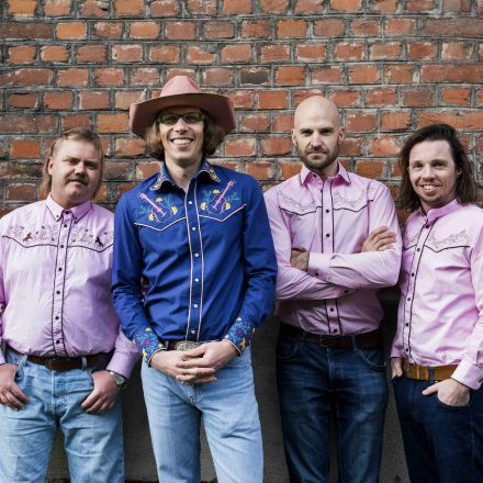 Blonder Engel & die Kapelle zum guten Ton