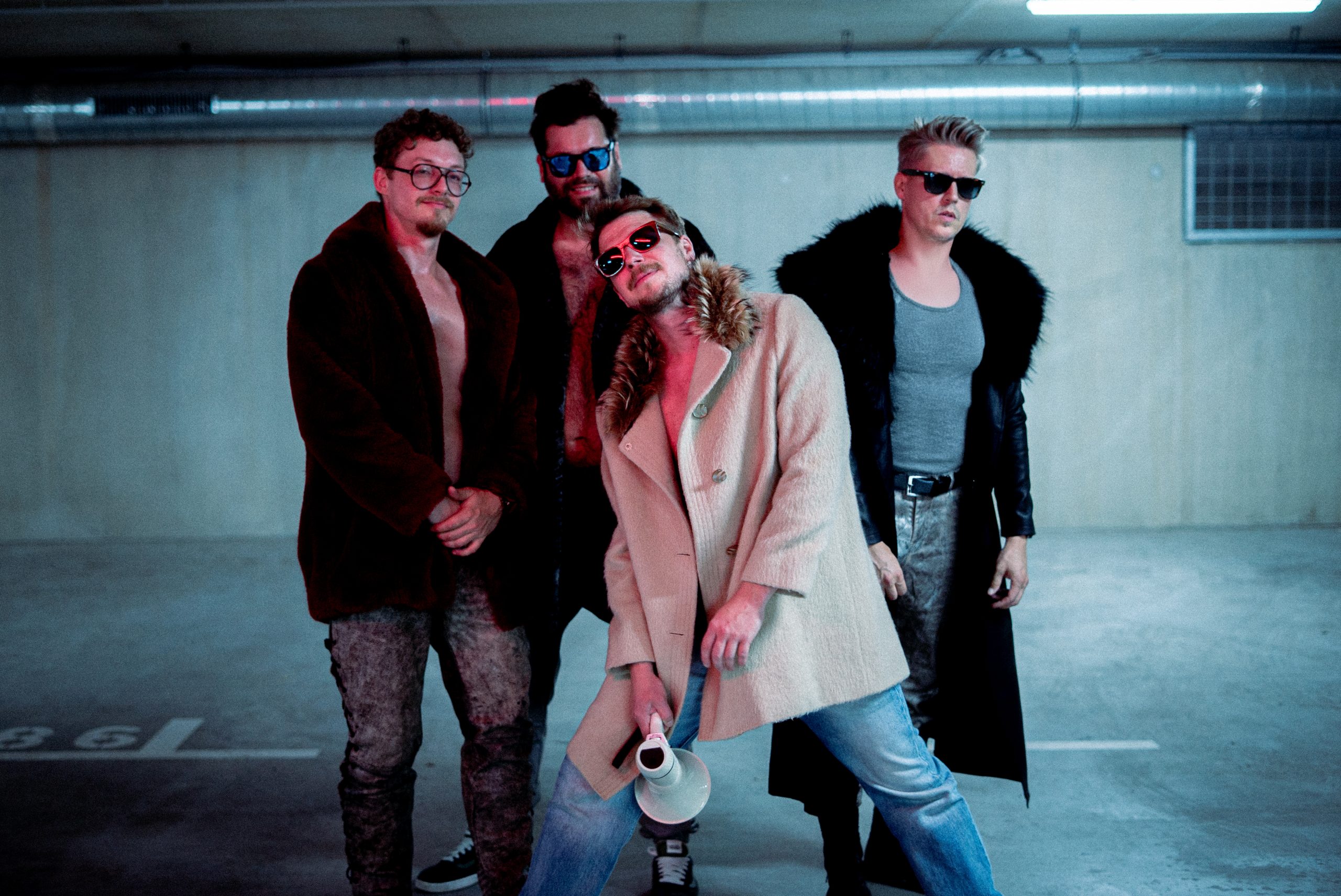 OLD MRS. BATES am 9. May 2026 @ Lucia.