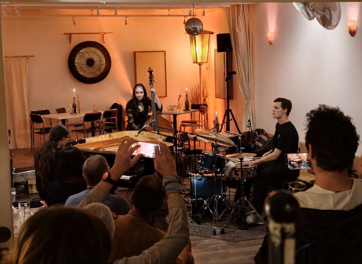 POINT OF DEPARTURE — Jazz Trio am 2. October 2026 @ Frau Mayer.