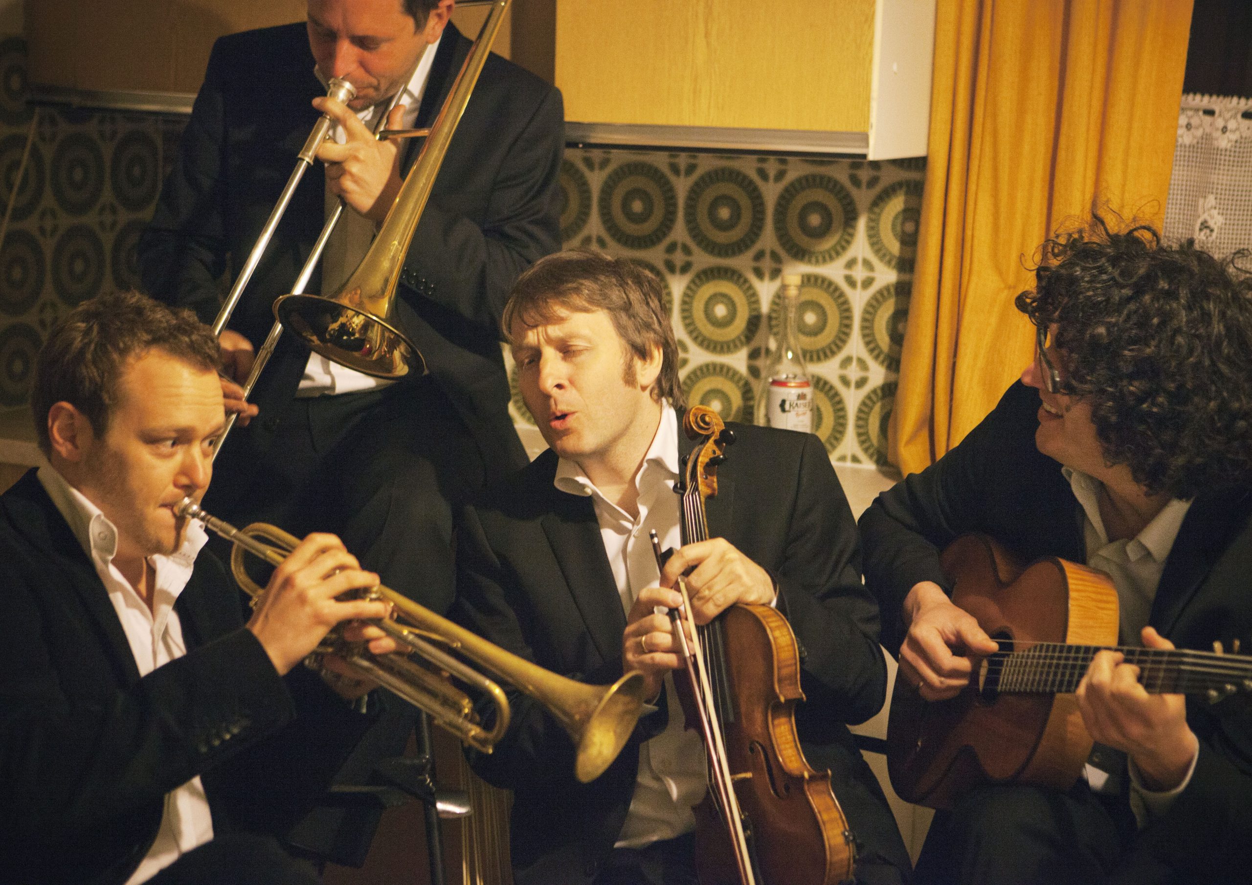 Die Strottern & Blech - schau di an am 10. May 2023 @ Stadtsaal Wien. Die Strottern & Blech - schau di an am 10. May 2023 @ Stadtsaal Wien.