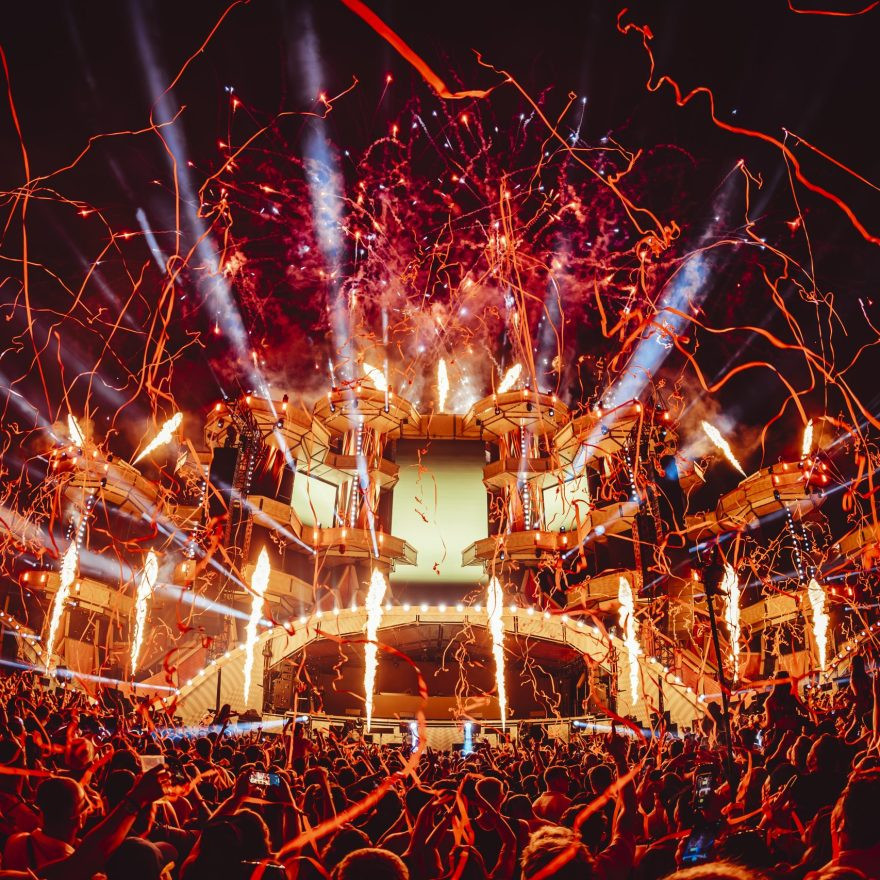 2,16 Meter pure Energie: DJ DIESEL aka Shaquille O'Neal beim Electric Love Festival 2026