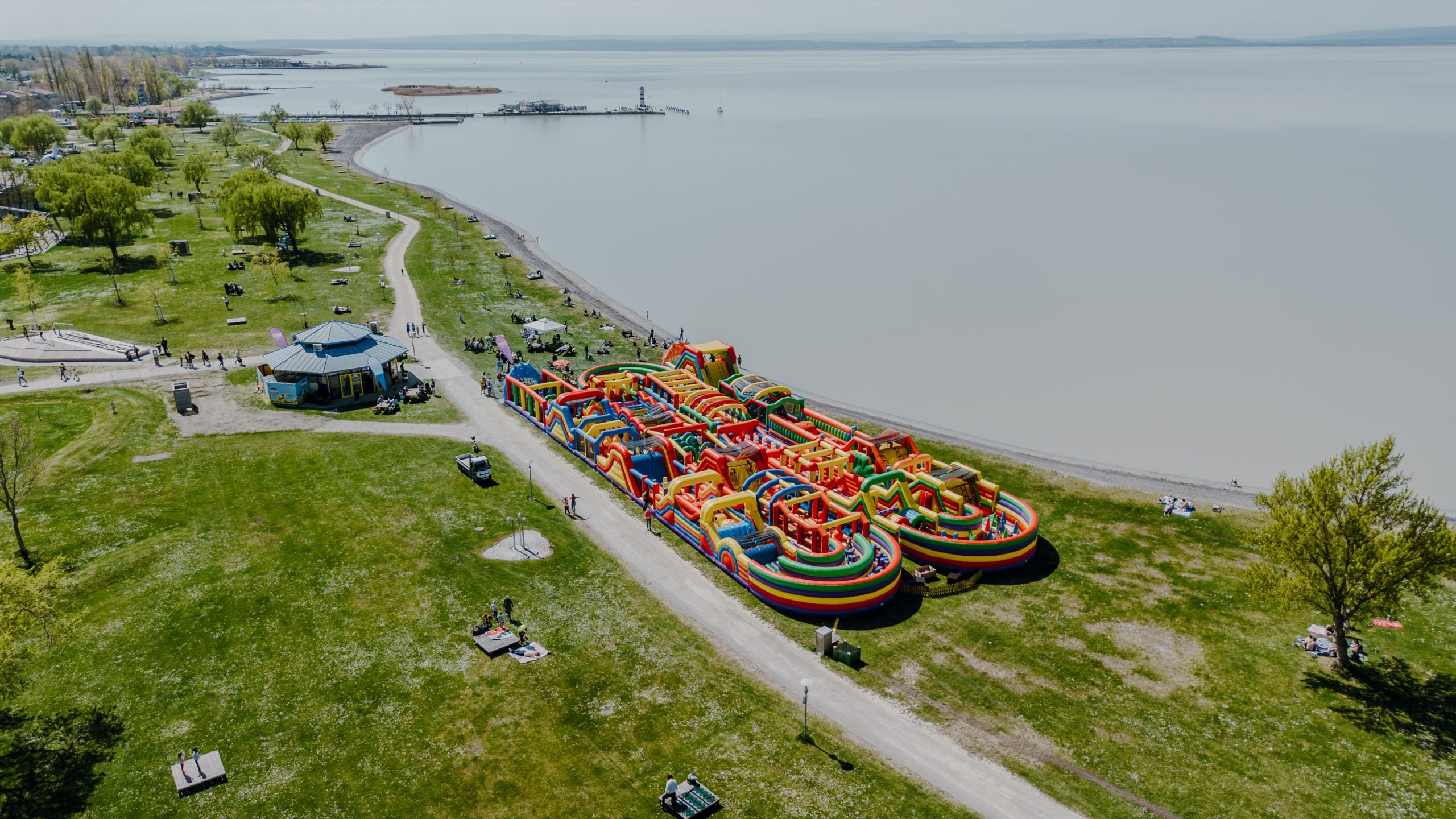 Die längste Hüpfburg Europas ist zurück - ab Mai 2026 sogar mit 240 Metern!