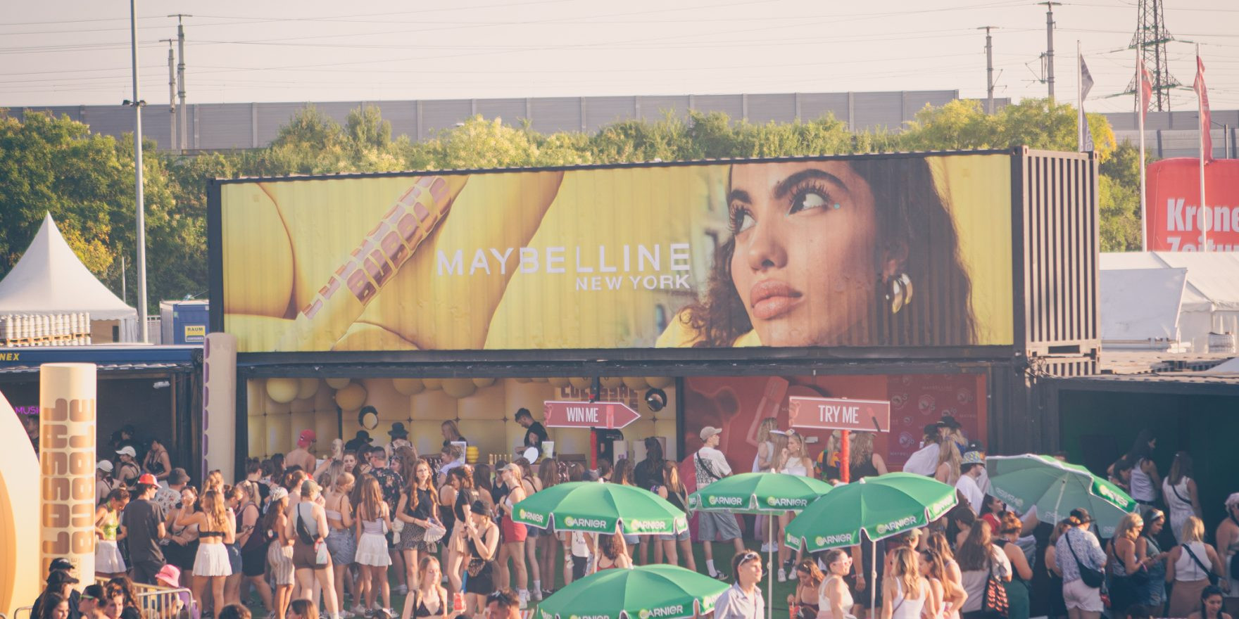 Backstage Glam meets Mainstage Glow