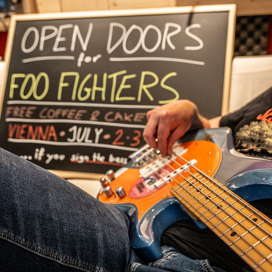 Kaffee, Kuchen und eine Rockmaschine für die FOO FIGHTERS
