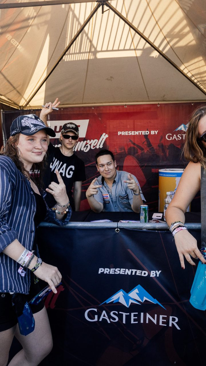 Das VOLUME Autogrammzelt am Nova Rock 2025