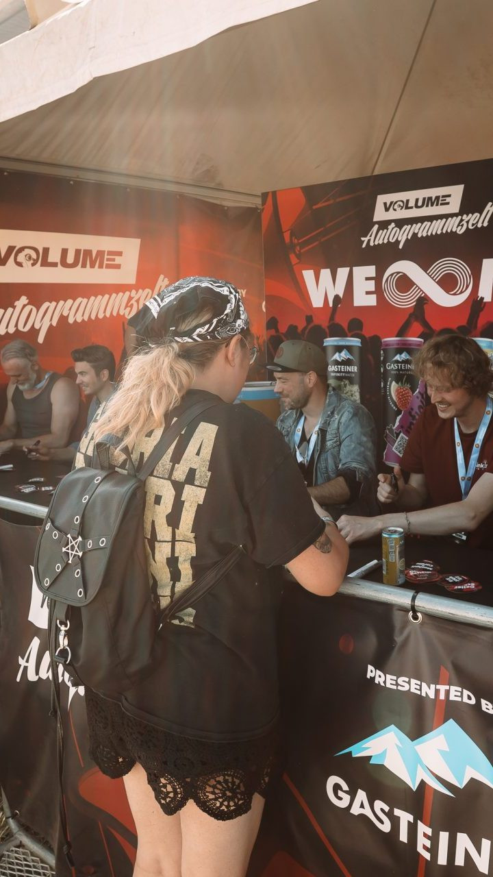 Das VOLUME Autogrammzelt am Nova Rock 2026