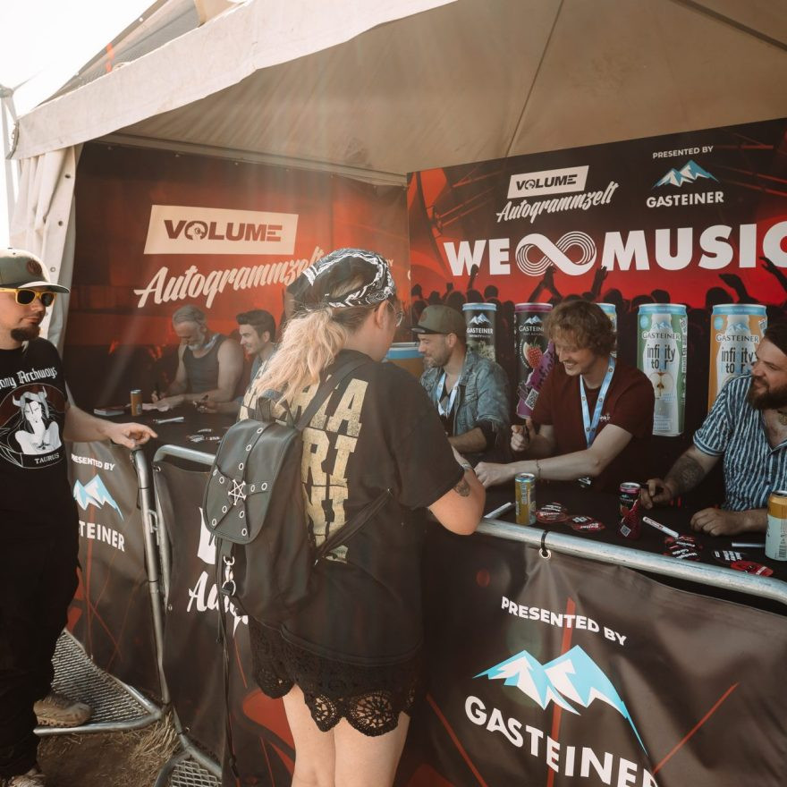 Das VOLUME Autogrammzelt am Nova Rock 2026