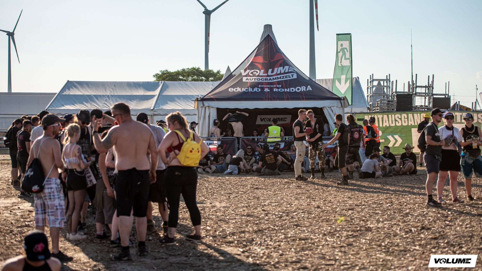 Das Volume Autogrammzelt am FM4 Frequency Festival 2022 Das Volume Autogrammzelt am FM4 Frequency Festival 2022