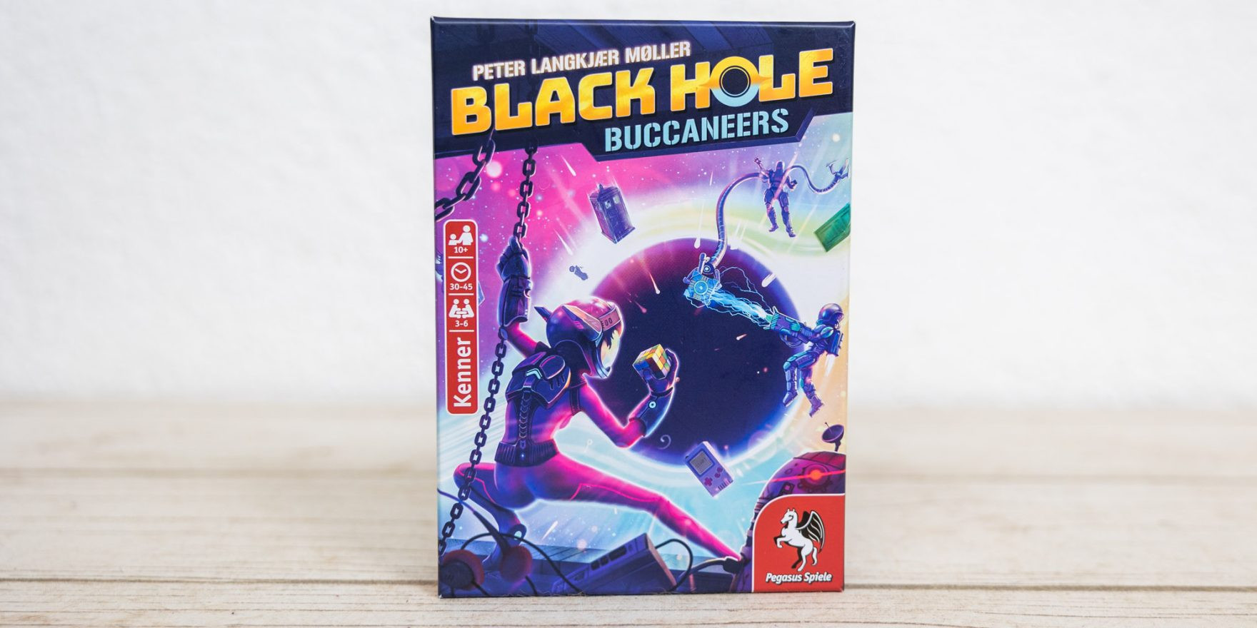 Nostalgischer Weltraumschrott und Schwarze Löcher